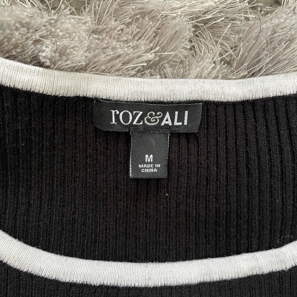 ROZ & ALI Black & White Cold Shoulder Top Medium - Picture 5 of 11